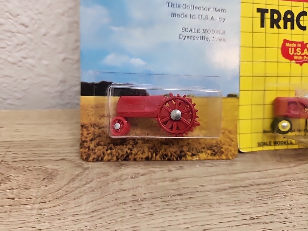 1/64 Group Of 2 Tractors Scale Models Plastic