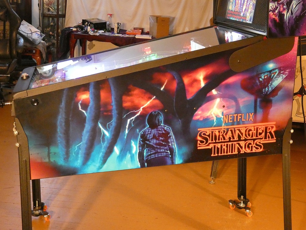 Stern Stranger Things Premium Pinball Machine