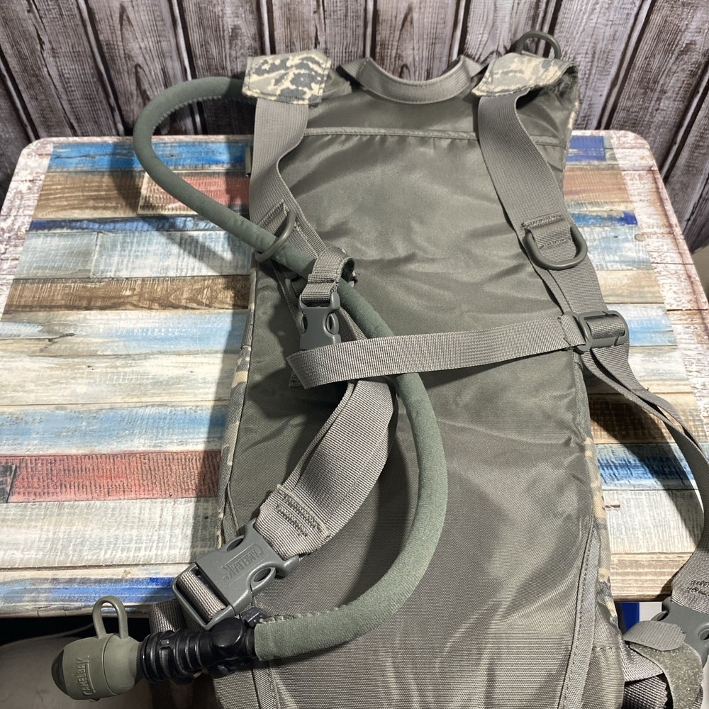 CAMELBAK Maximum Gear Lightweight Digital Camouflage Pack With Bladder