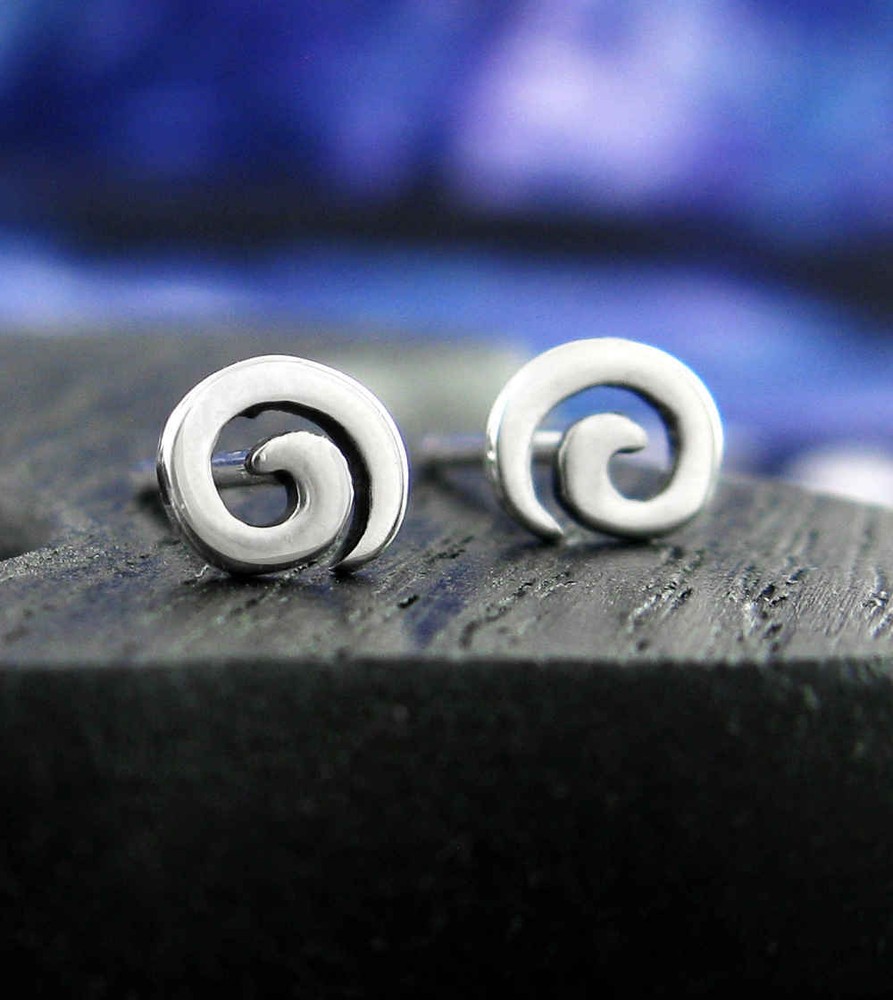 Tiny Spiral Stud Earrings wh341