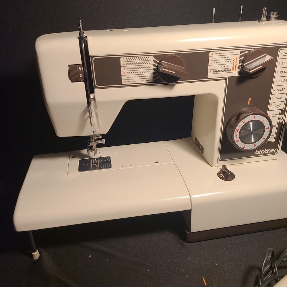 Brother Sewing Machine Model VX560 in Soft Side Carrying Case