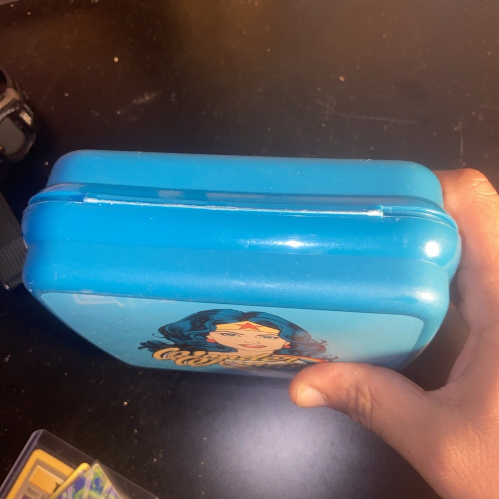 Tupperware: Wonder Woman sandwich container