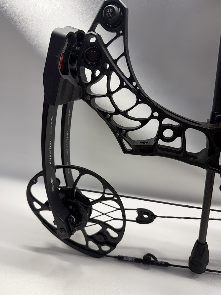 MATHEWS V3 COMPOUND BOW WITH HHA SIGHT