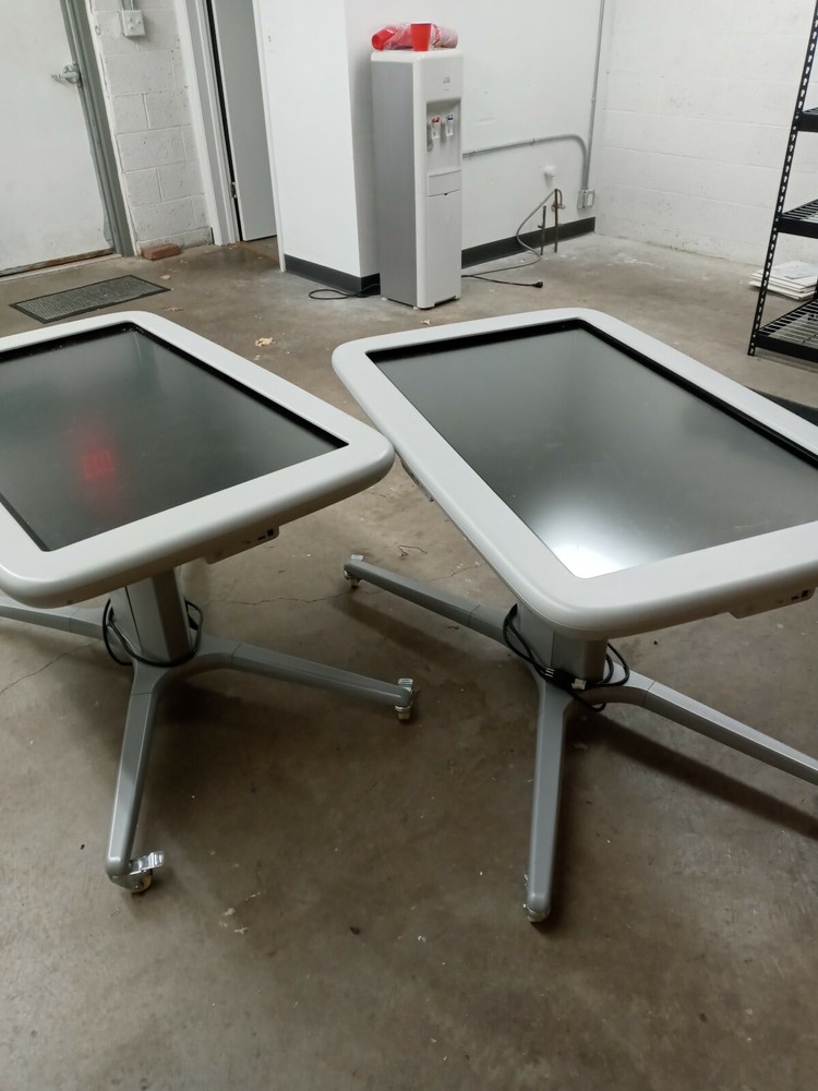 Smart Table 442i Collaborative Learning Center