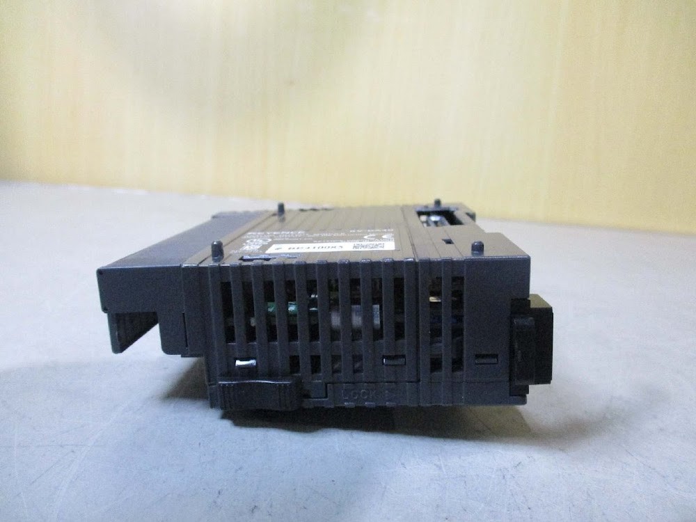 KEYENCE KV-DA40 PLC Analog Output Module USED