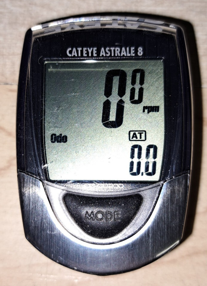 Cateye Astrale 8 CC-CD200 , 8 function Bicycle Computer