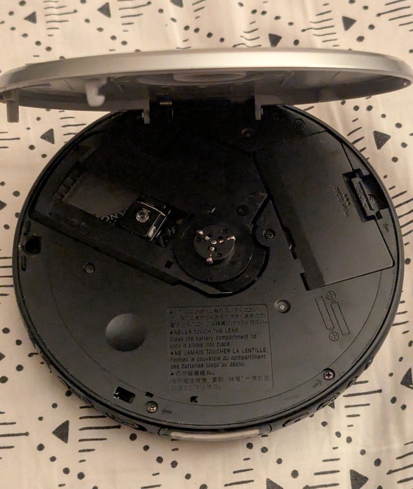 Sony D-EJ011 CD Walkman Portable CD Player Discman Silver Tested Working