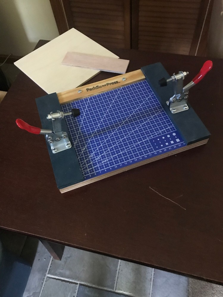 Paddle Press - The table tennis paddle assembly tool
