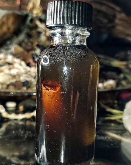 Fast Luck Hoodoo Oil - When Fast Luck is Needed - Use on Hands When Needed