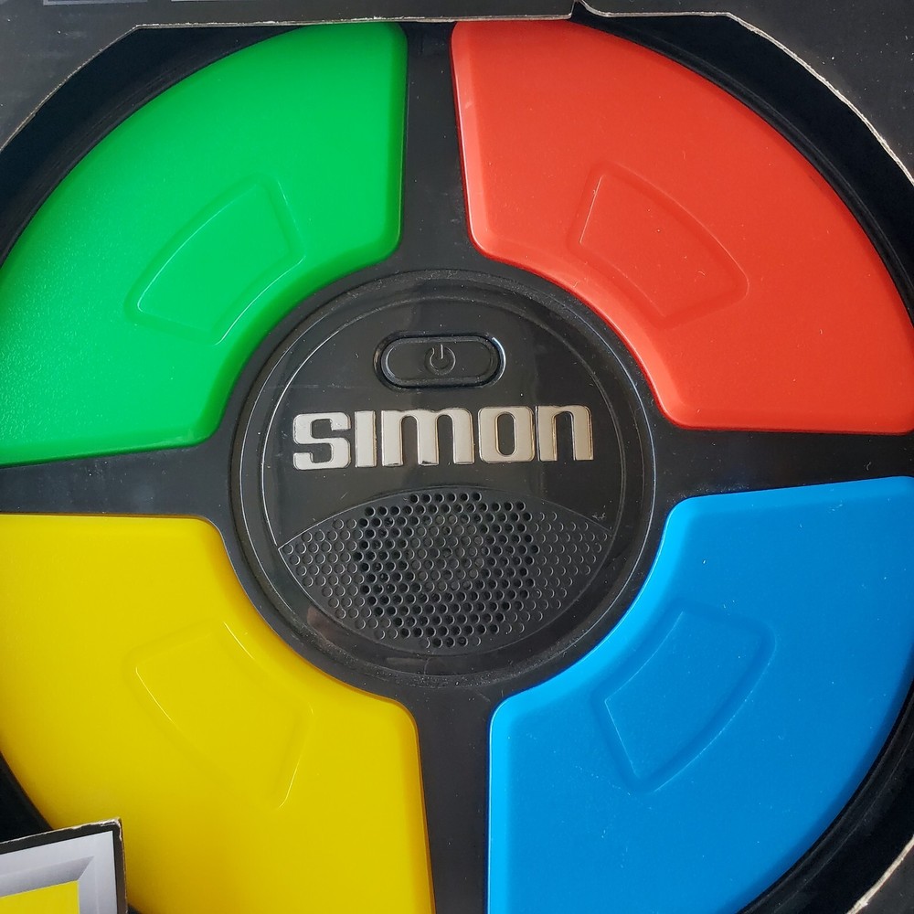 Hasbro Simon Classic Retro Handheld Electronic Memory Game WORK TESTED