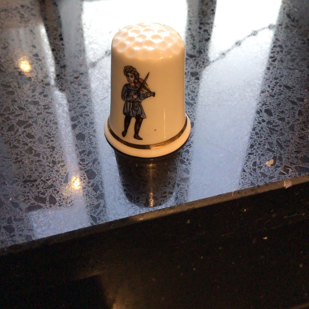 Vintage Thimble displayer￼case
