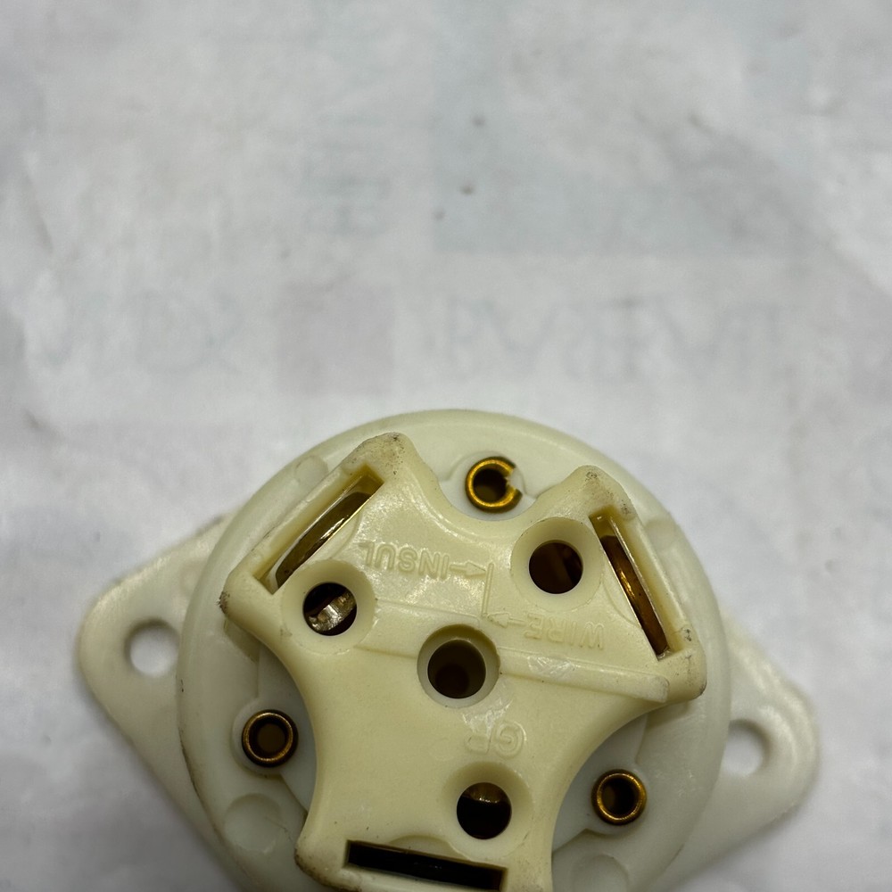 BRYANT 4716 WHITE Nylon Receptacle 2 Pole 3 Wire Grounding🔔