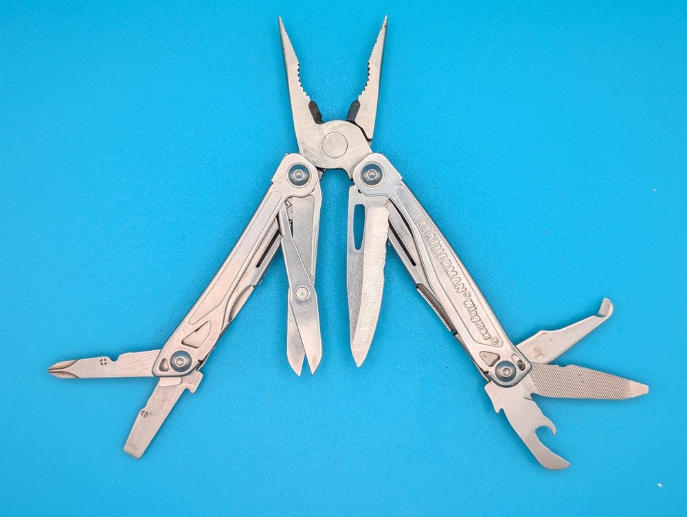 LEATHERMAN WINGMAN MULTI-TOOL! FAST SHIPPING!