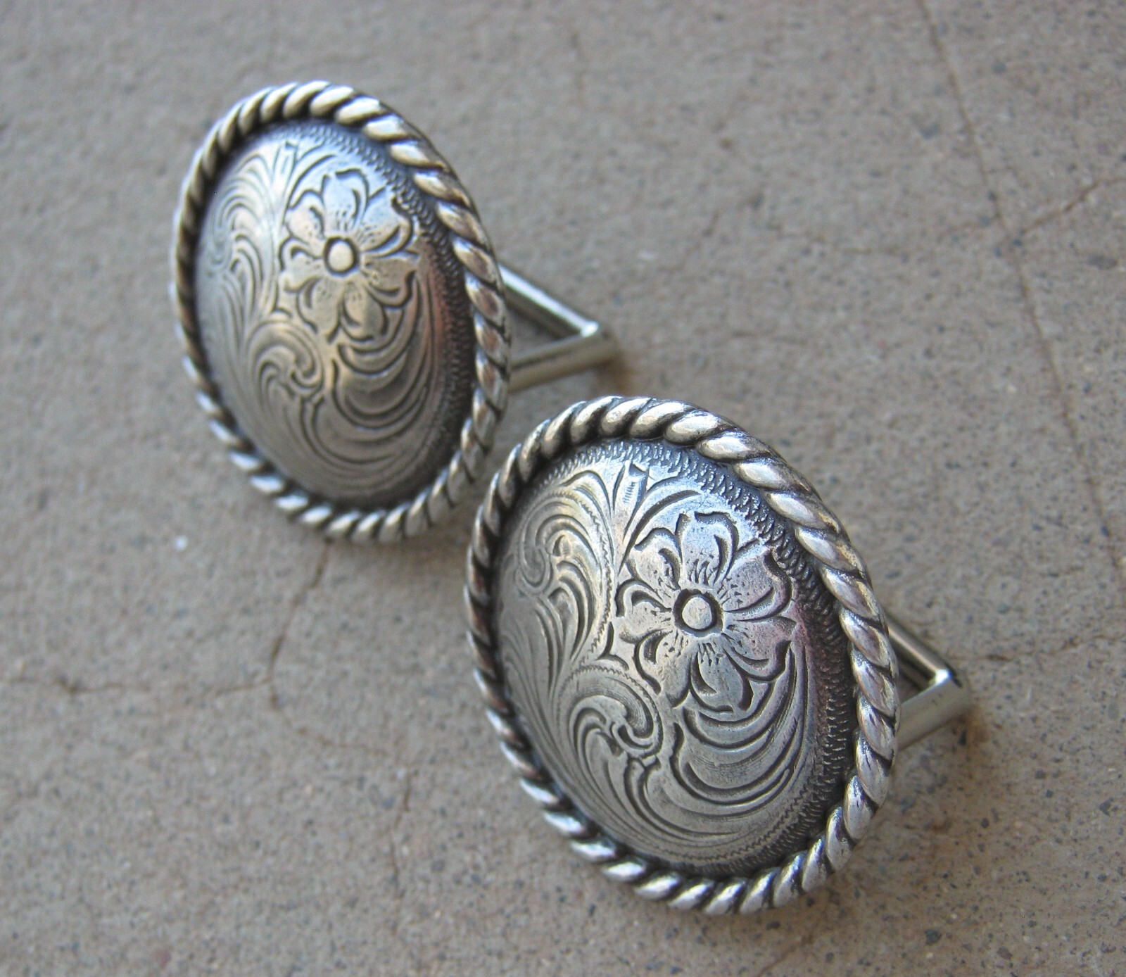 Floral Engraved Rope Edge 1-1/2" Concho Browband Loop Back Rosette Set of 2