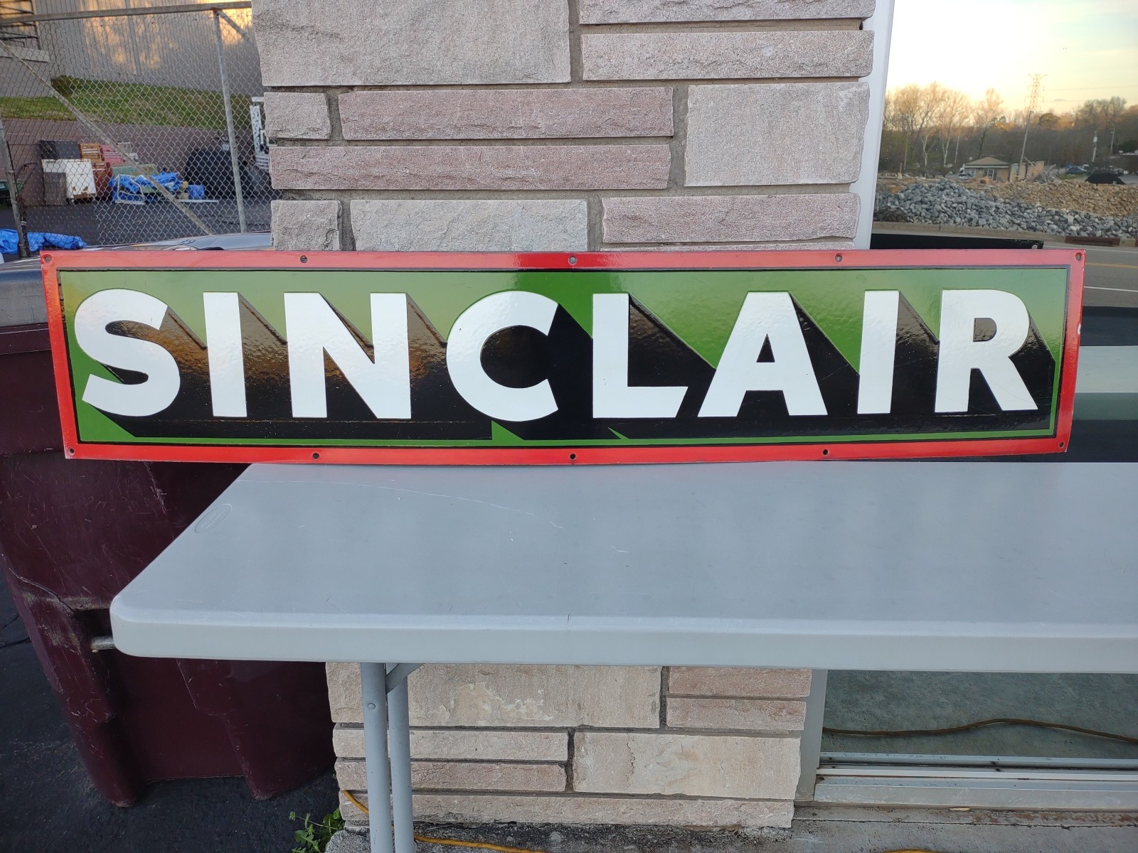 VINTAGE RARE LARGE SINCLAIR GASOLINE) 1-PIECE PORCELAIN DEALER SIGN (6FT LONG)