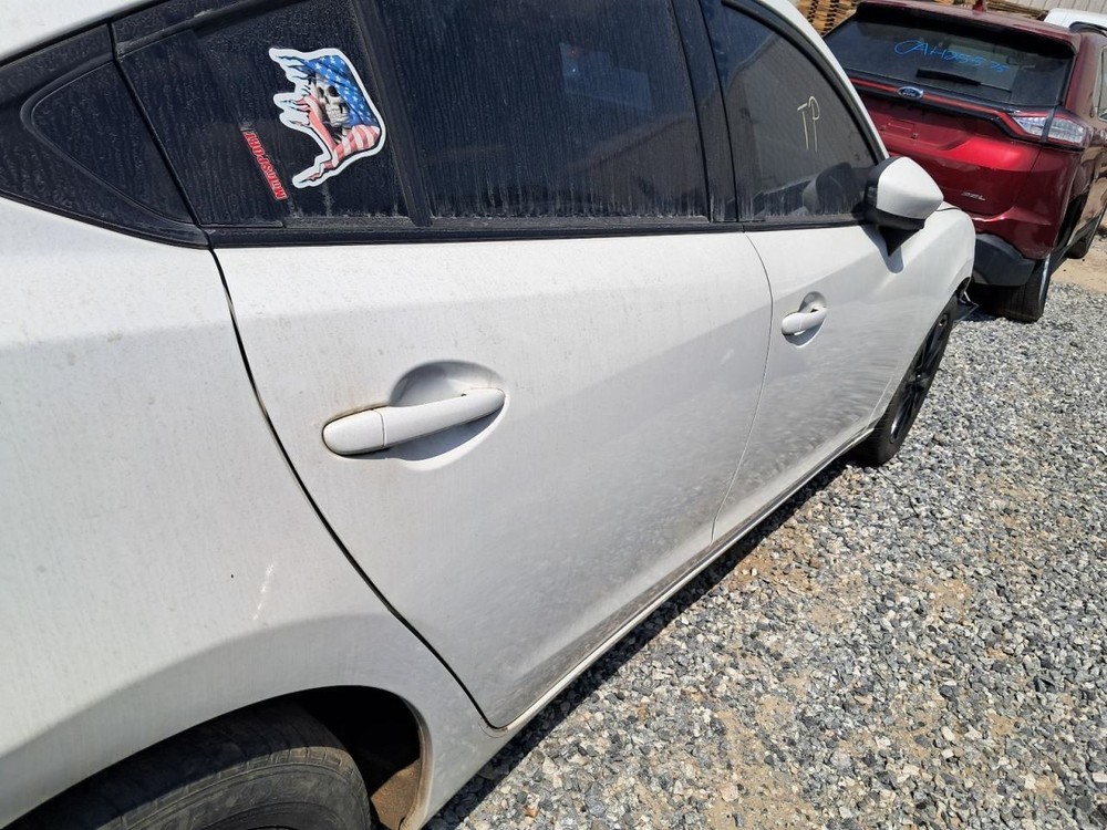 6 2016 Glove Box 4777753