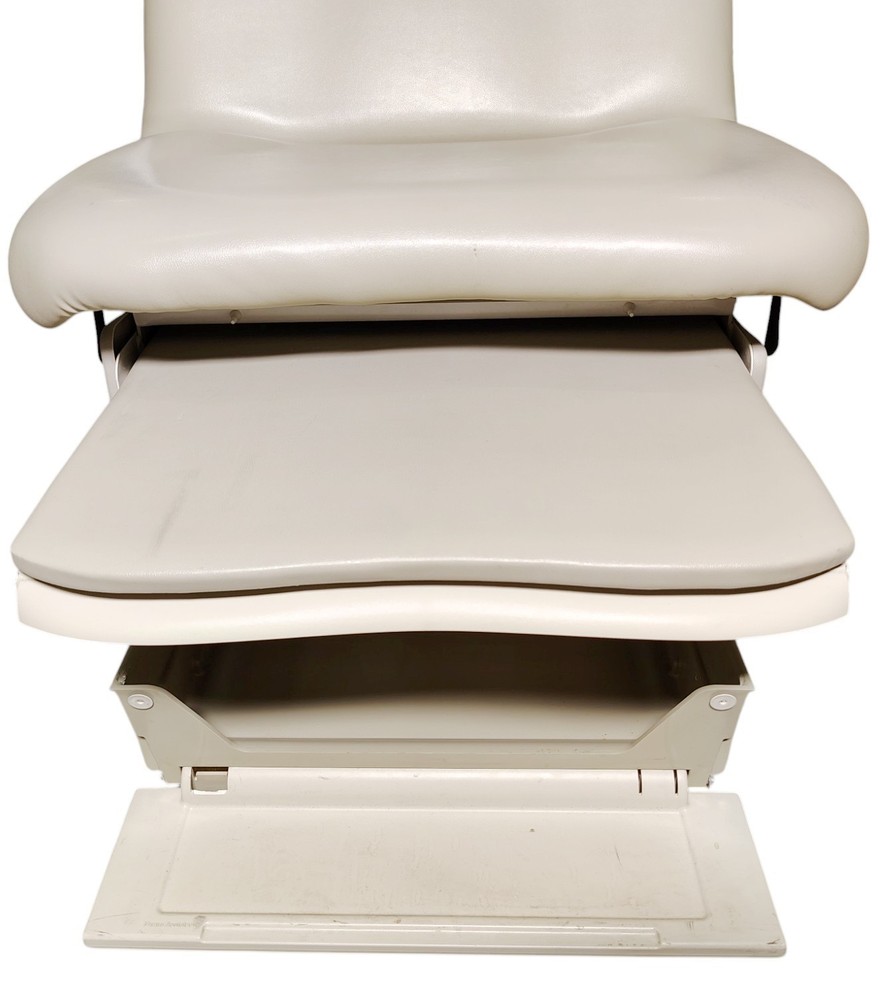 Midmark 623-008 Barrier Free Power Exam Table with Hand Controller