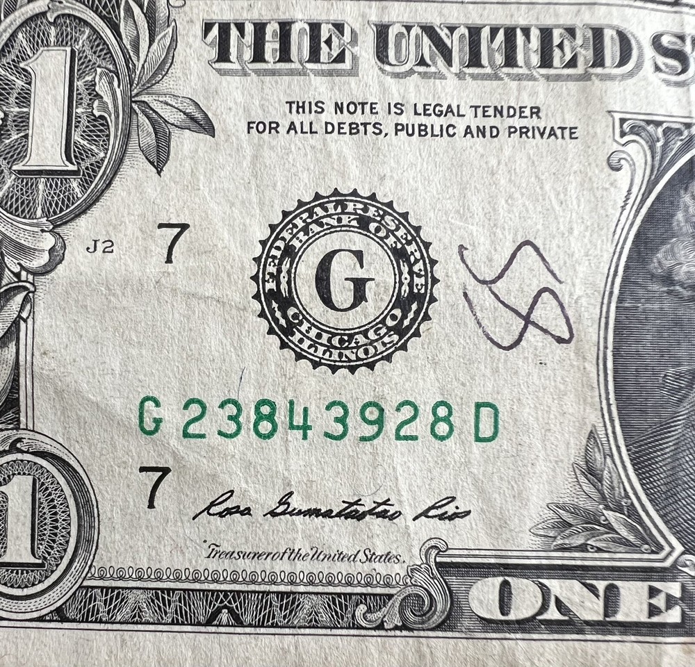 Ink Error 2013 $1 G 23843928 D Circulated