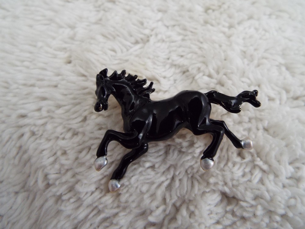 Black Enamel Running Horse Pin (B46)