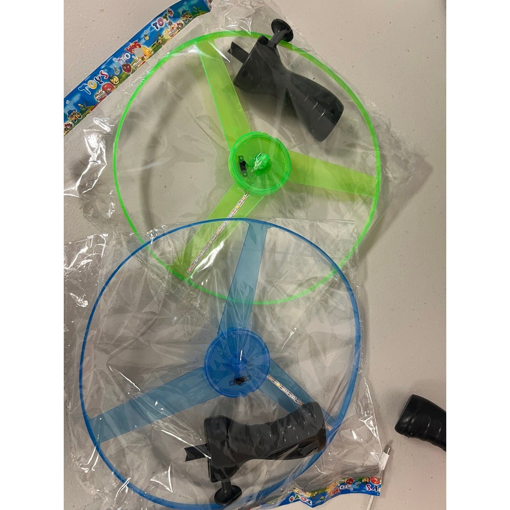 3 Pack LED Pull String Flying Disc Toy No Battery Hand Launch Flying Saucer