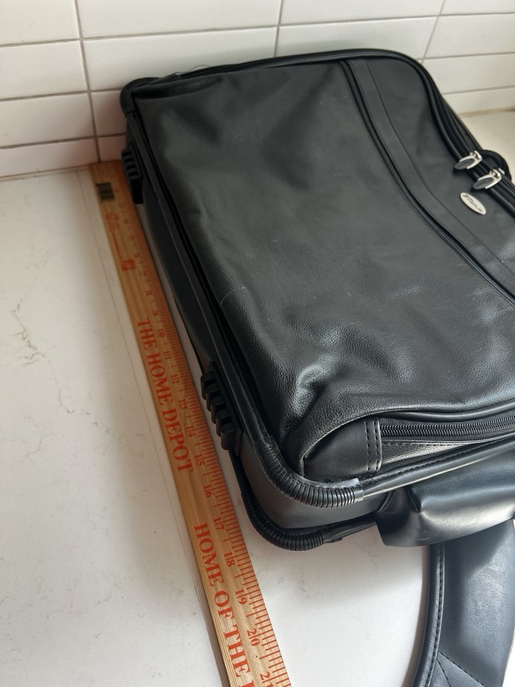 Targus Leather Notebook/Laptop Case Black And Shoulder Strap