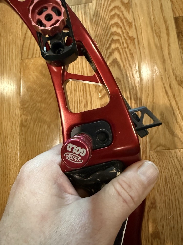 25” Hoyt Formula X Riser signed by Brady Ellison