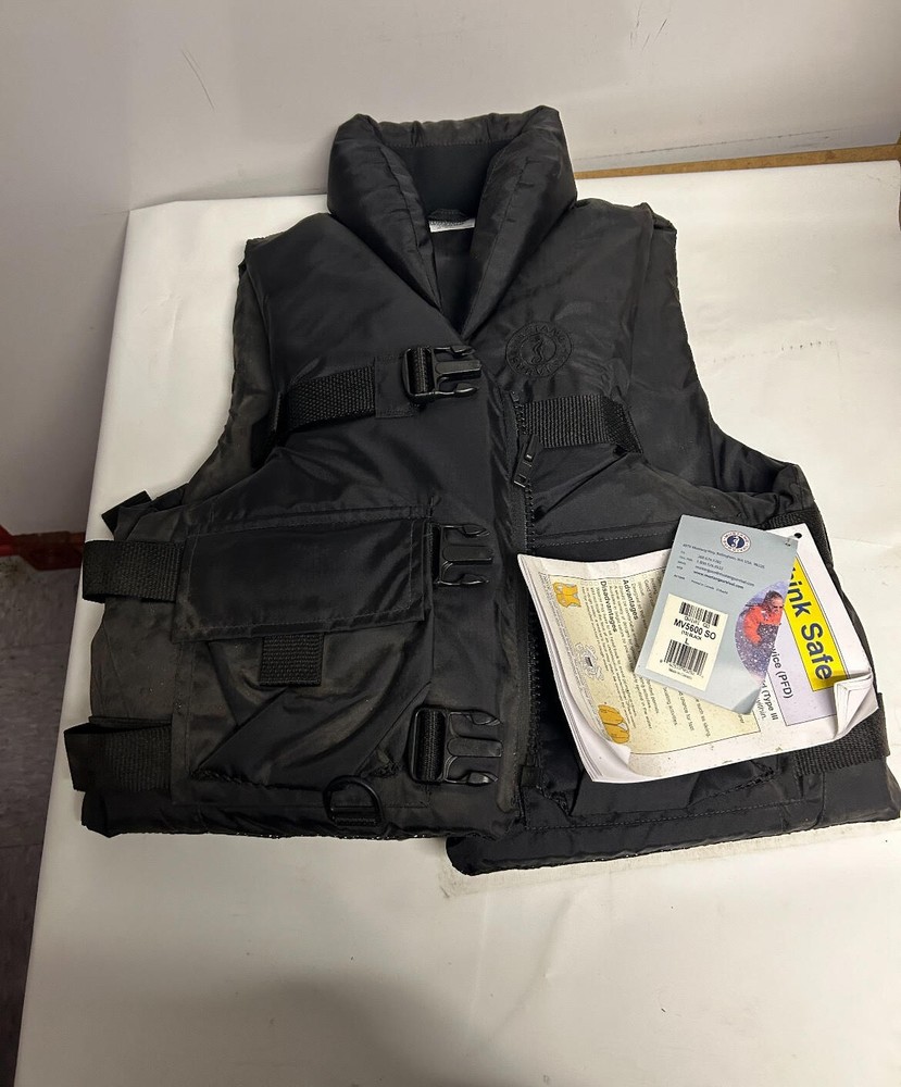 Stearns A Floatation Device(PFD)Model# MV5600 SO TYPE III LARGE BLACK