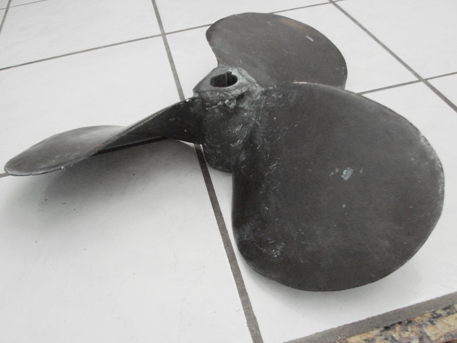 VINTAGE 3 BLADE BRASS PROP 22"X22" F4933 RH Rotation 1 1/4"