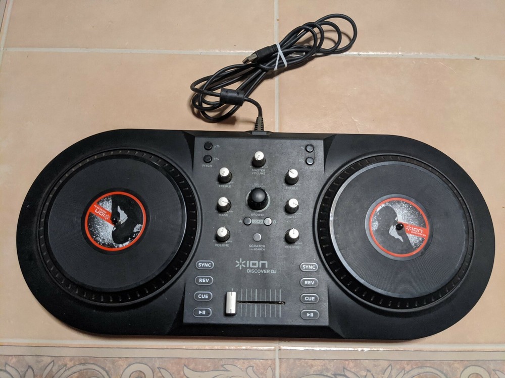 Ion Discover DJ Computer DJ System Dual Turntable USB Controller Scratch MP3s