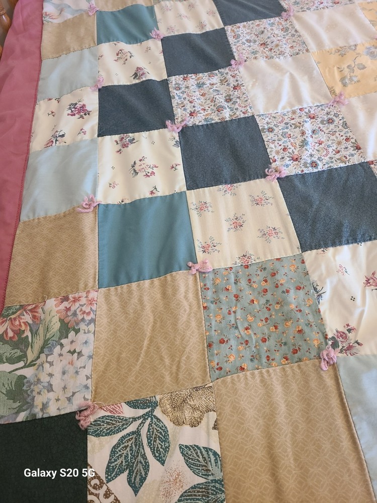 Patchwork Quilt w/Tied Construction Pink Bordered/Back, Floral,Solid Sq, Full