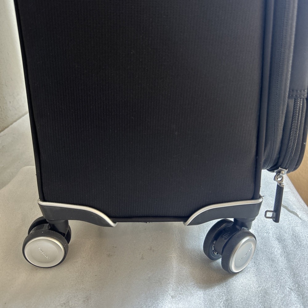 Samsonite Silhouette 18 Expandable Medium Softside Check-in Spinner