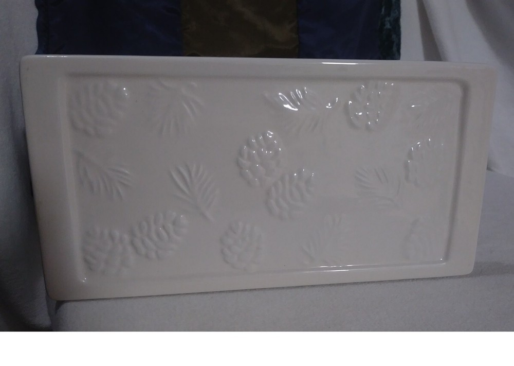Real Home White Ceramic Loaf Pan Handles Baking Earthenware Pinecone w/ Lid