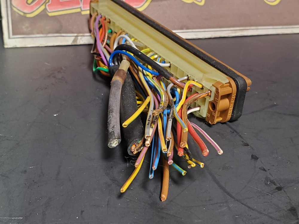 E36 E38 E39 B5 B6 B7 Bosch Motronic TCU Plug Connector Transmission Computer