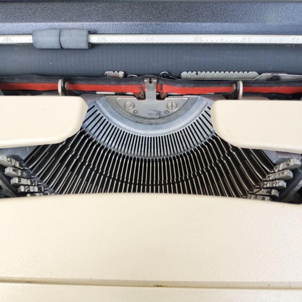 olivetti lettera 35 Typewriter NoChecked