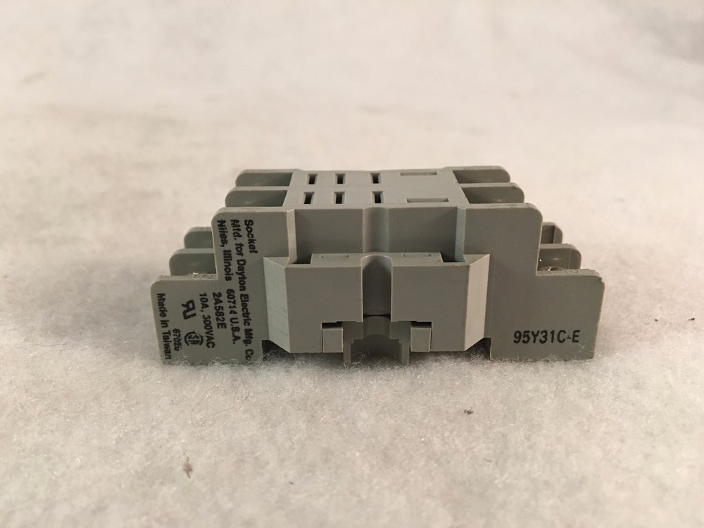 Dayton 10A 300VAC 95Y31C-E Relay Base Socket