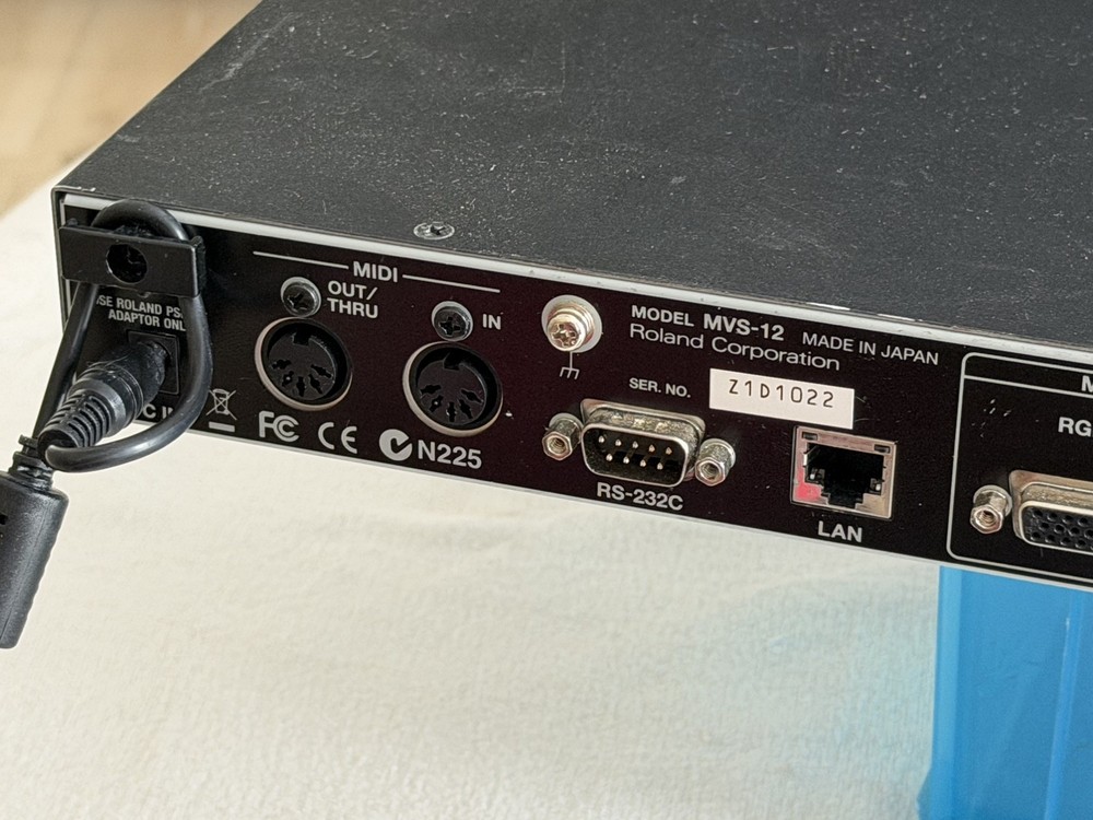 ROLAND MVS-12 Multi-Viewer / Matrix Switcher