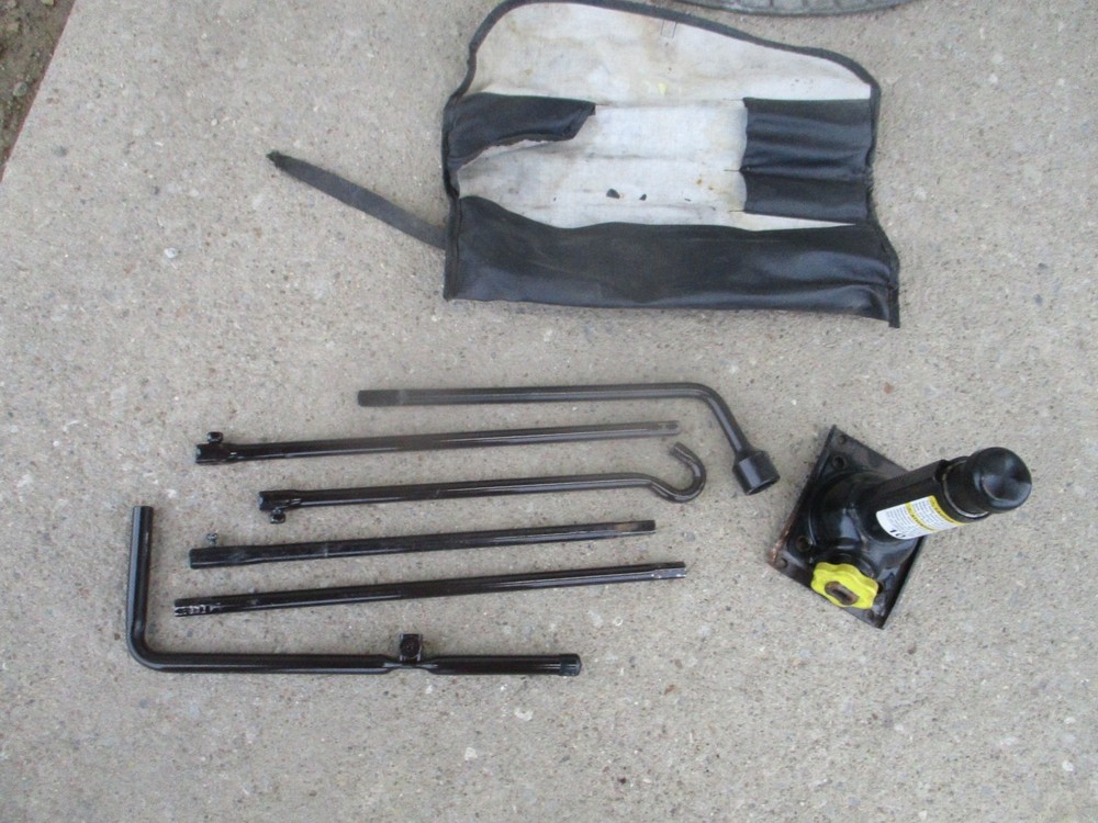 05 Tahoe Jack & Tools 00-13 Silverado