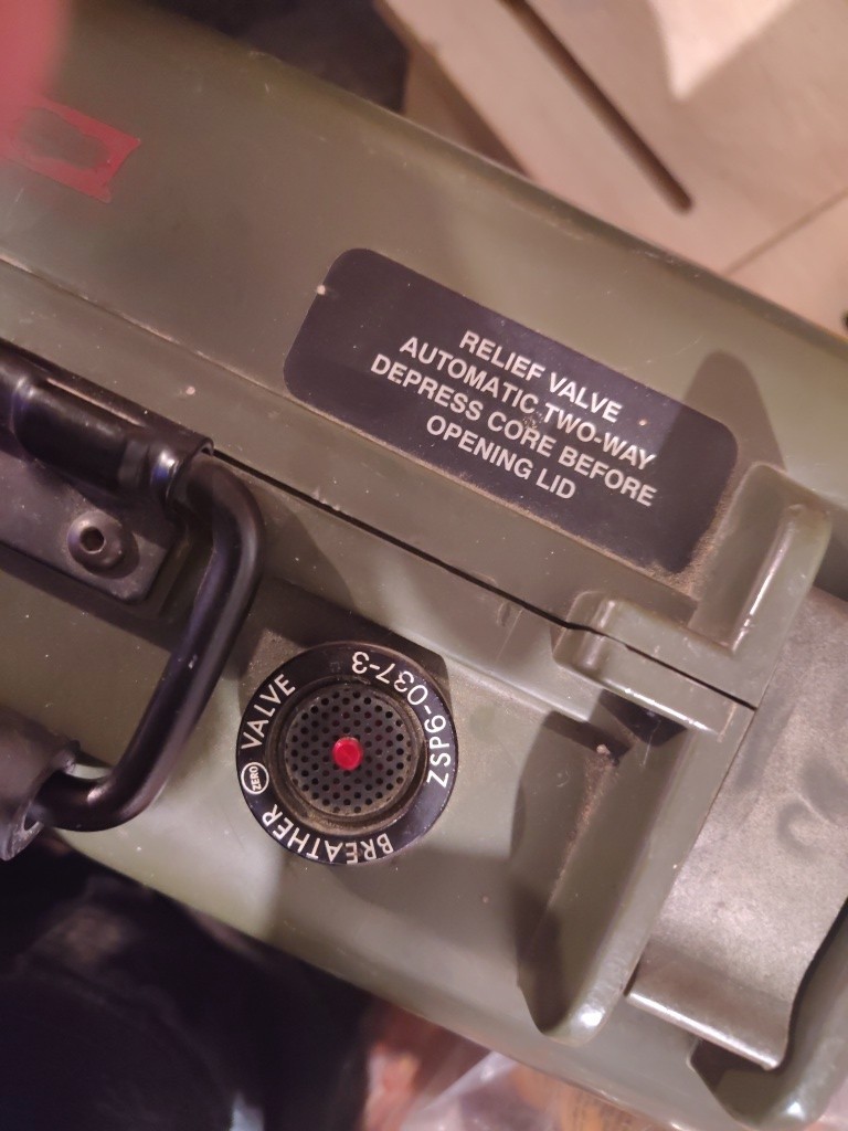 U.S. Military AN/PVS-7B Night Vision Goggles Hard Shell Lockable Storage Case