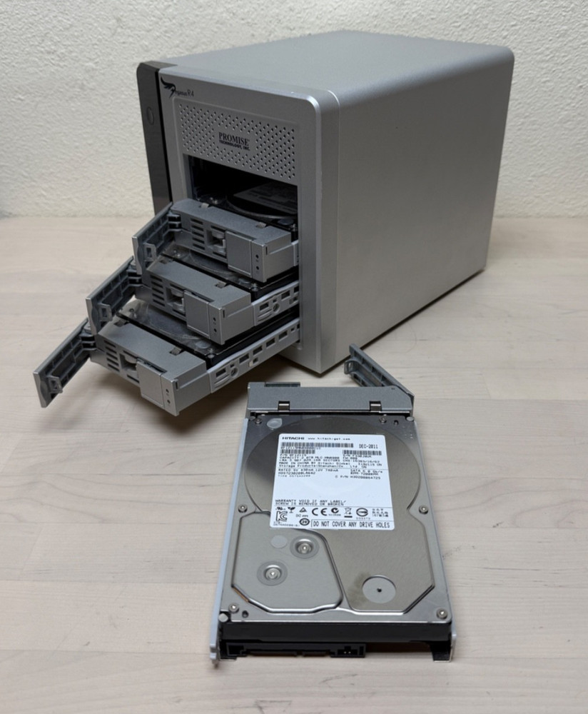 Promise Pegasus R4 4-Bay Thunderbolt RAID (4×2TB = 8TB) Storage Array