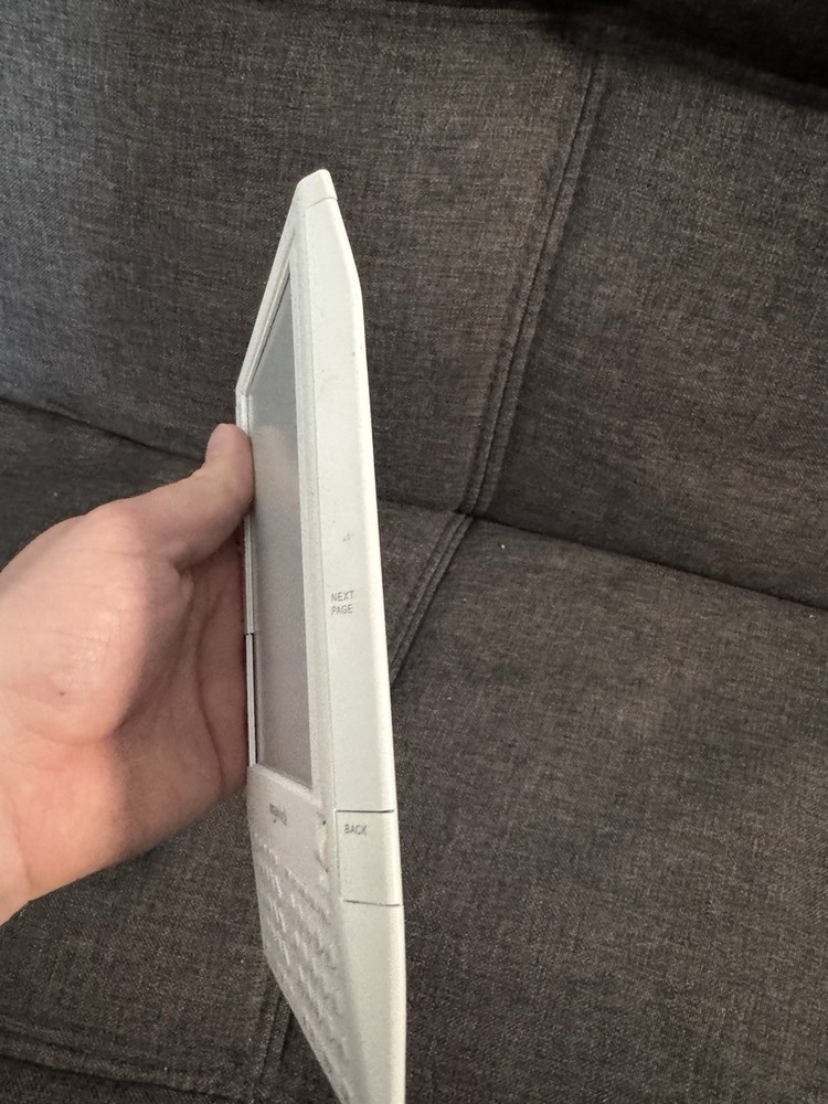 Amazon Kindle 1st Generation D00111 - READ