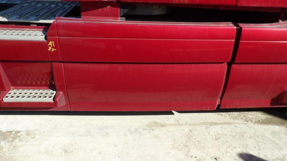 For 2012 VOLVO VNL SIDE FAIRING Right ,  MN