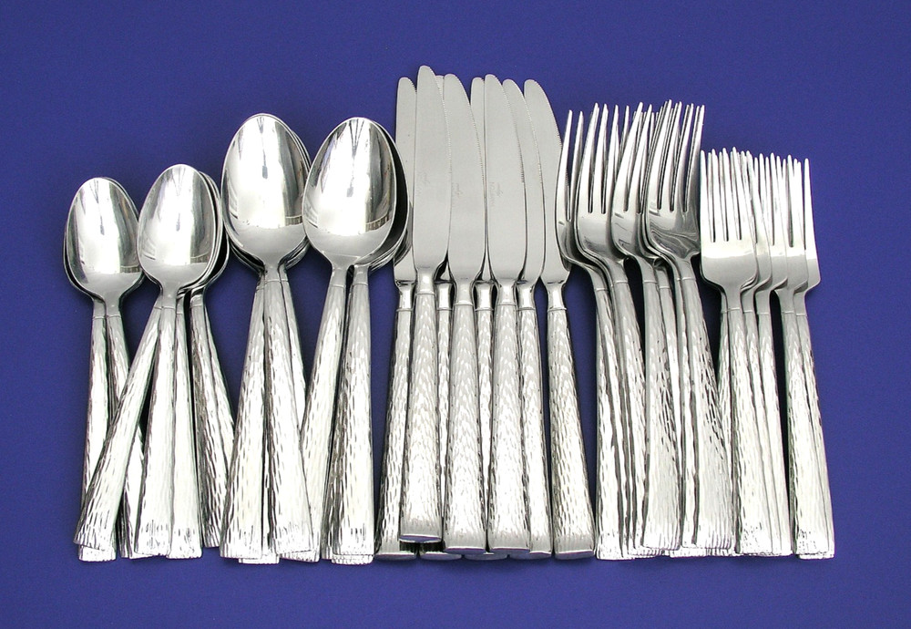 40 PCS HAMPTON ARGENT BROCADE STAINLESS FLATWARE (8) PLACE SETTINGS - VERY NICE