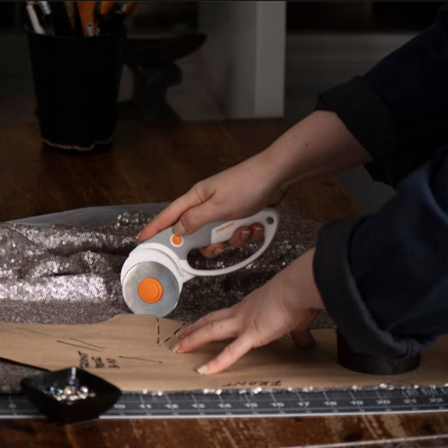 Fiskars® Titanium Loop Rotary Cutter (60 mm) Right/Left Handed