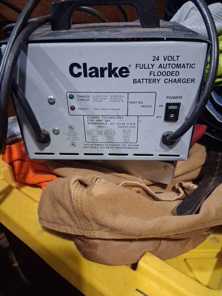 24 VoLT CLARKE automatic BATTERY charger