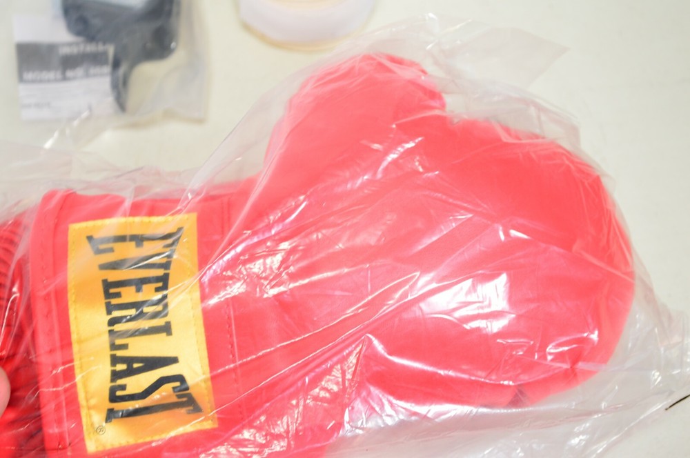 Everlast Small Laceless Boxing Gloves Red