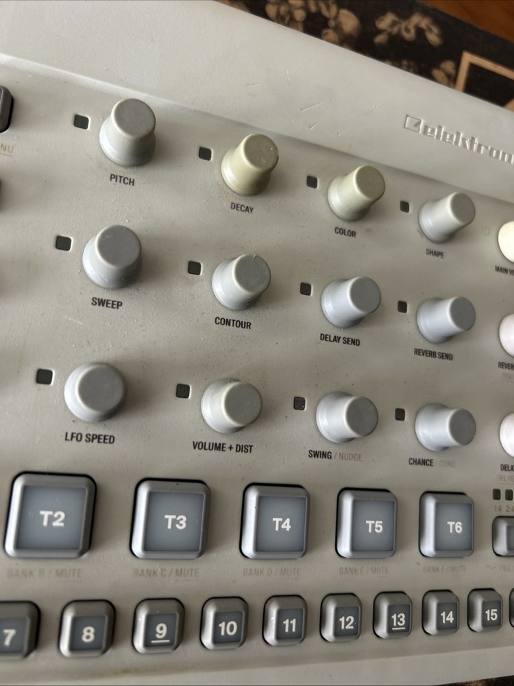 Elektron MODEL:CYCLES 6 Track FM Based Groove Box