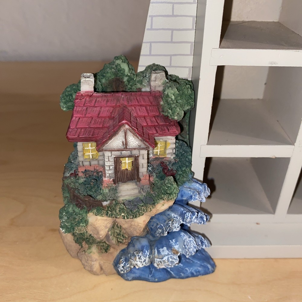 Classic Treasures Lighthouse Thimbles Trinkets Shells Figurine Display Shelf