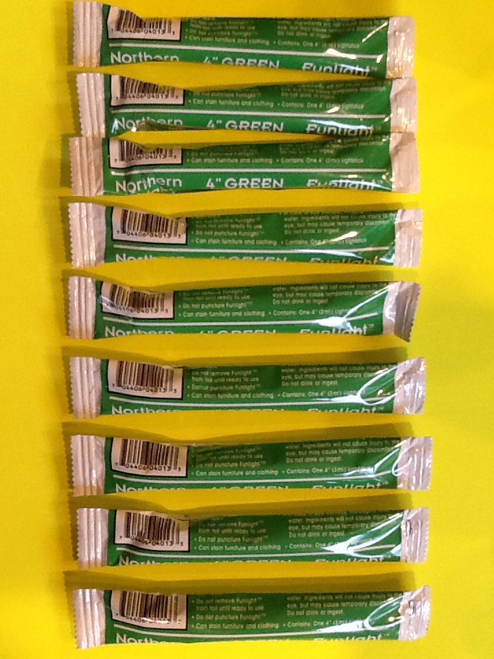 Lot of 16 Green Northern Lights 4" Funlight Glow Sticks Summer Camp Fun Camping