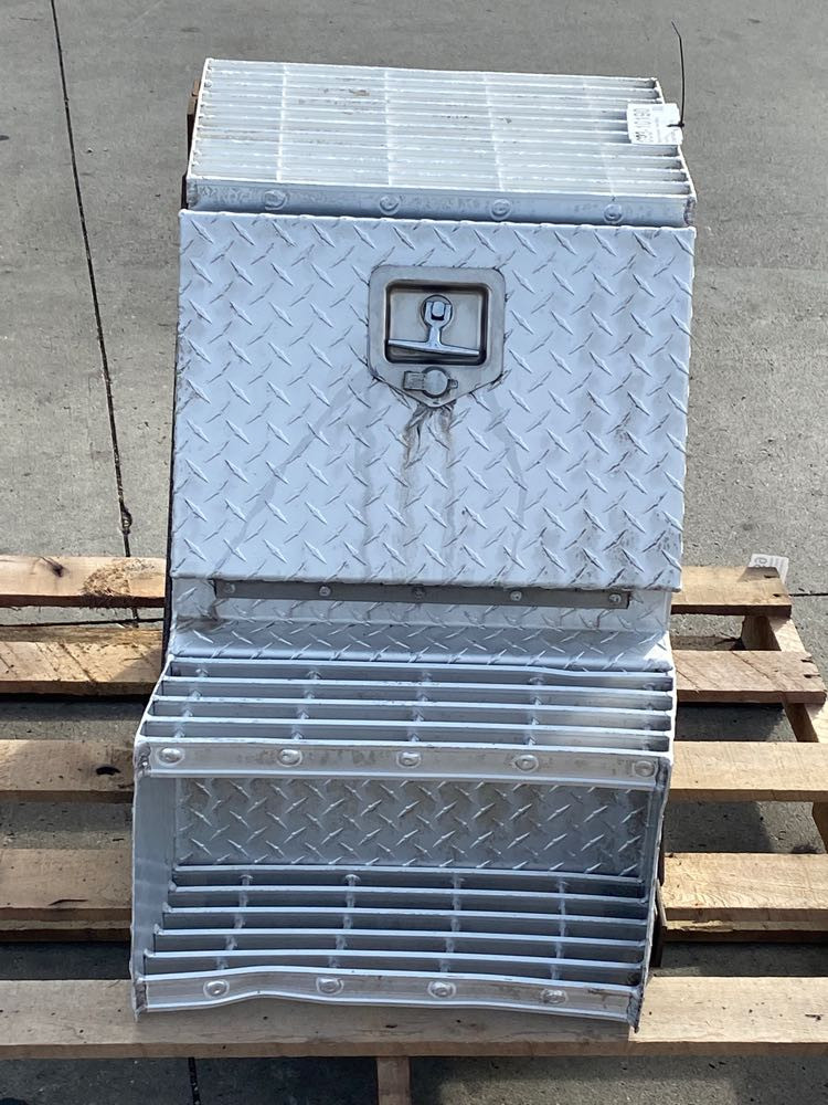 2016 Freightliner Cascadia Tool Box (693-10190)