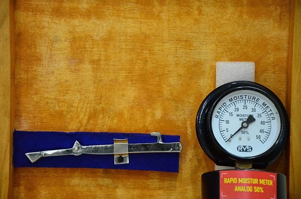 Rapid Moisture Meter Test Apparatus With Complete Set Analog type, Wooden Case